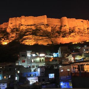 Tanu Guest House